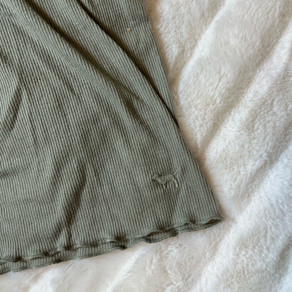 Pink Victoria’s Secret M Sage Green Ribbed Baby Tee Fall School Witchy Preppy